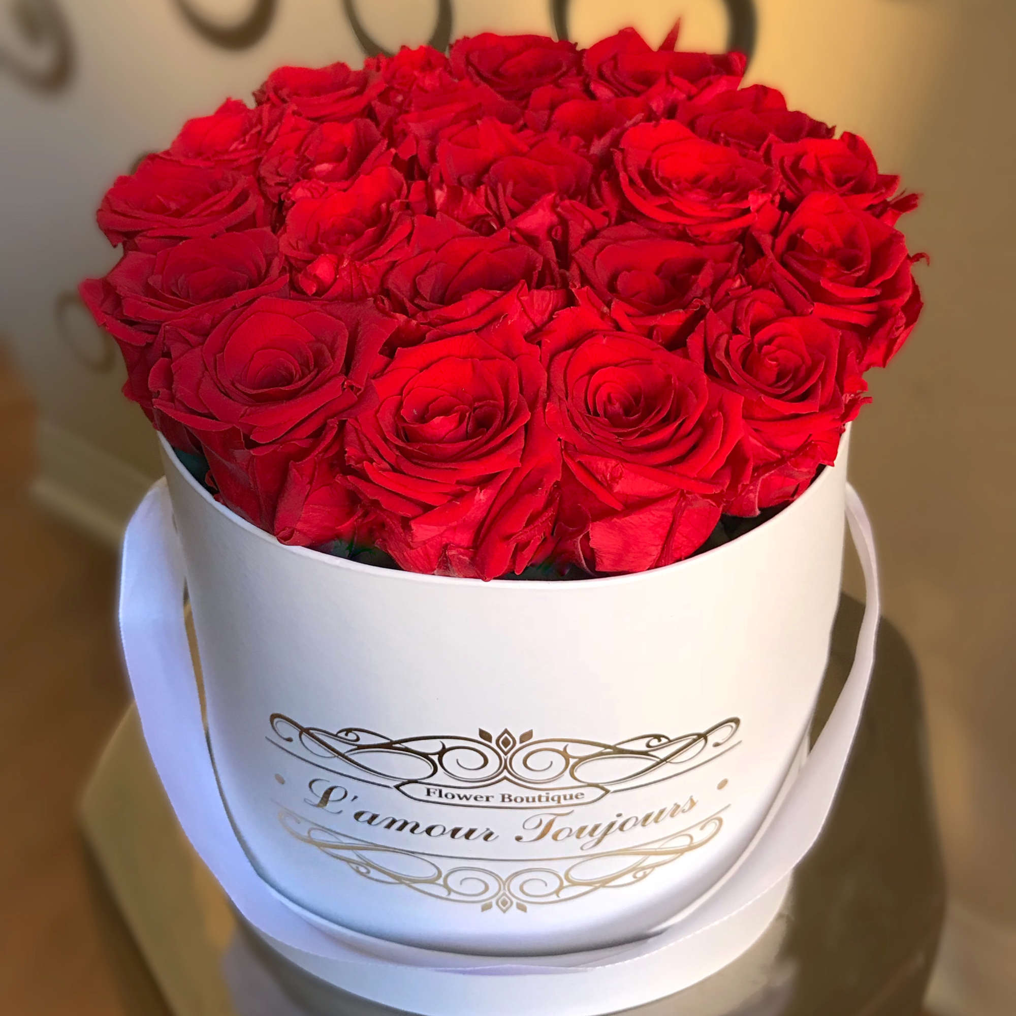 Everlasting Le Classic Signature Box - Real Roses that last up to 3 years