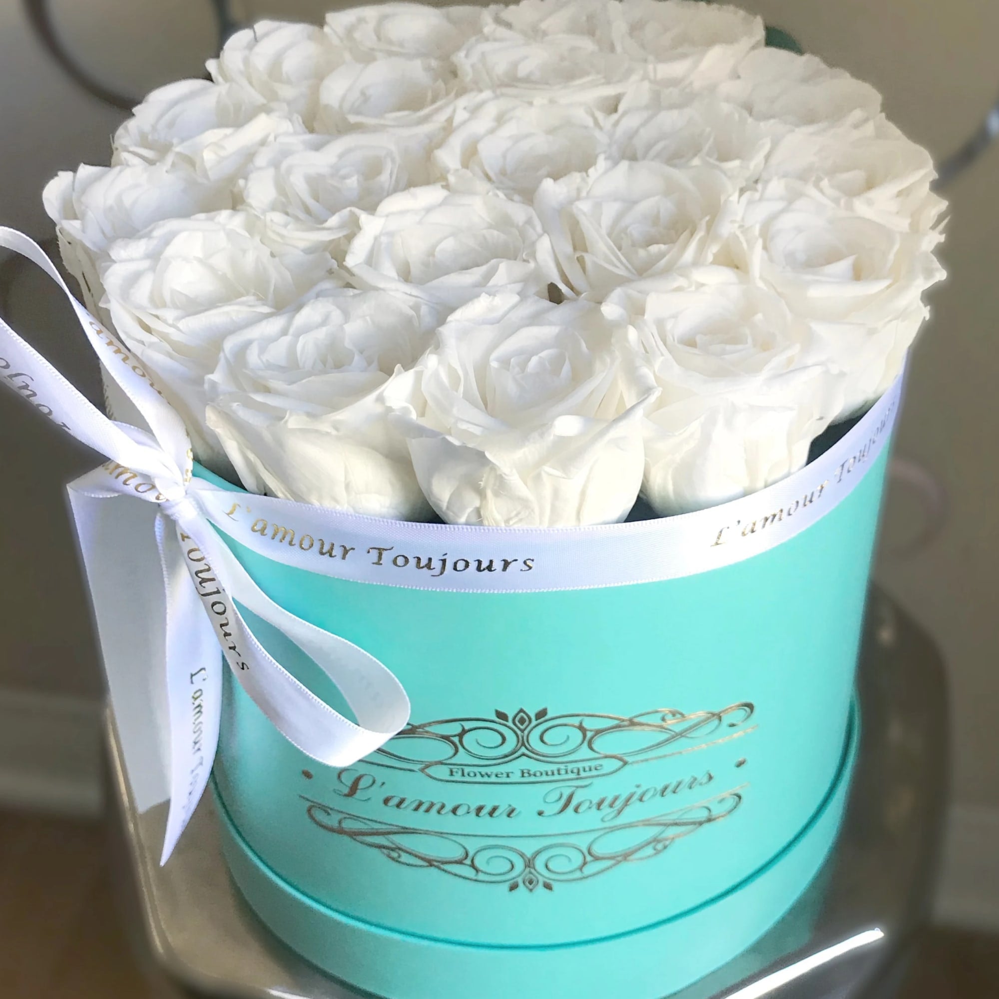 Everlasting Roses Signature Box White - Real Roses that last up to 3 years