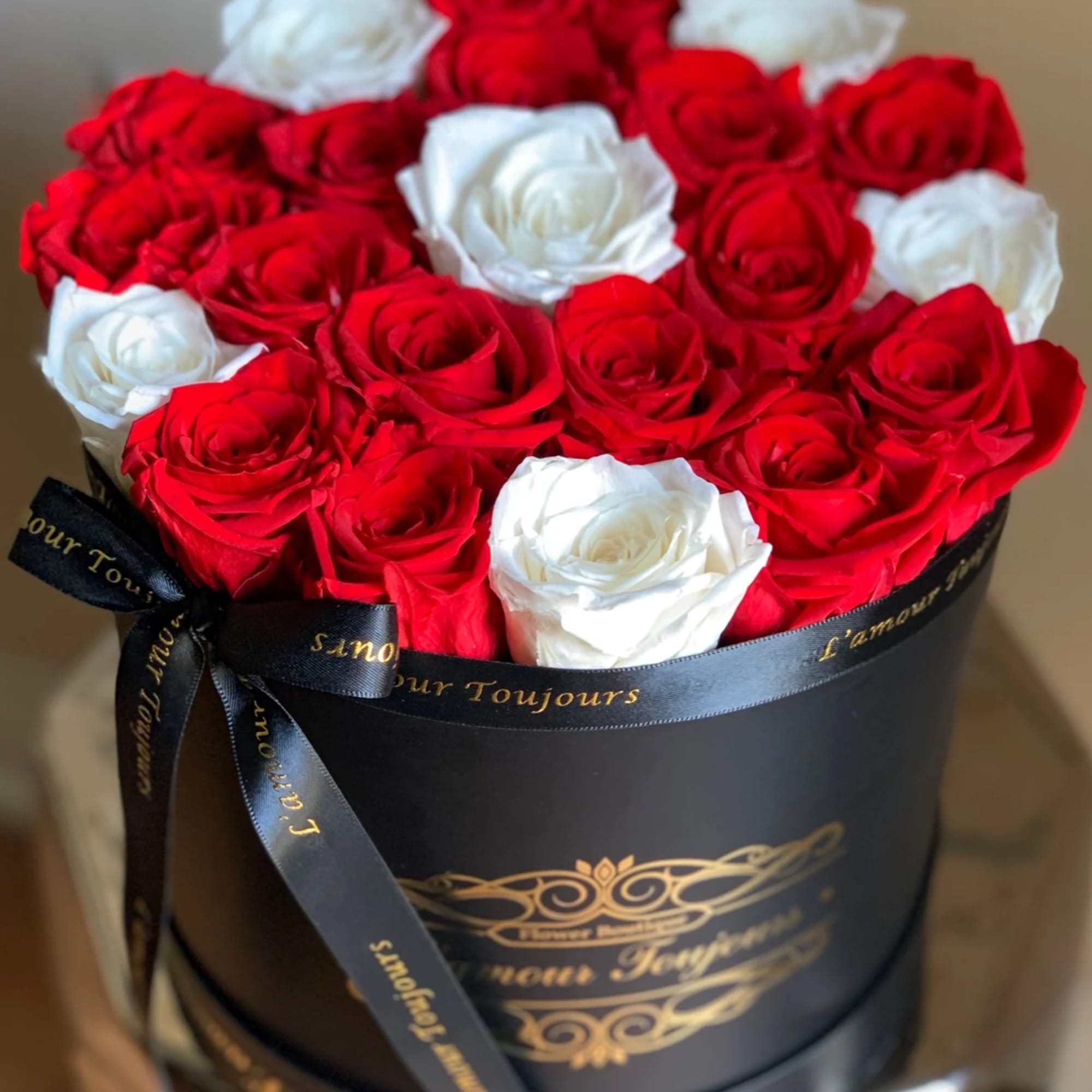 Everlasting Roses Signature Box Red&White