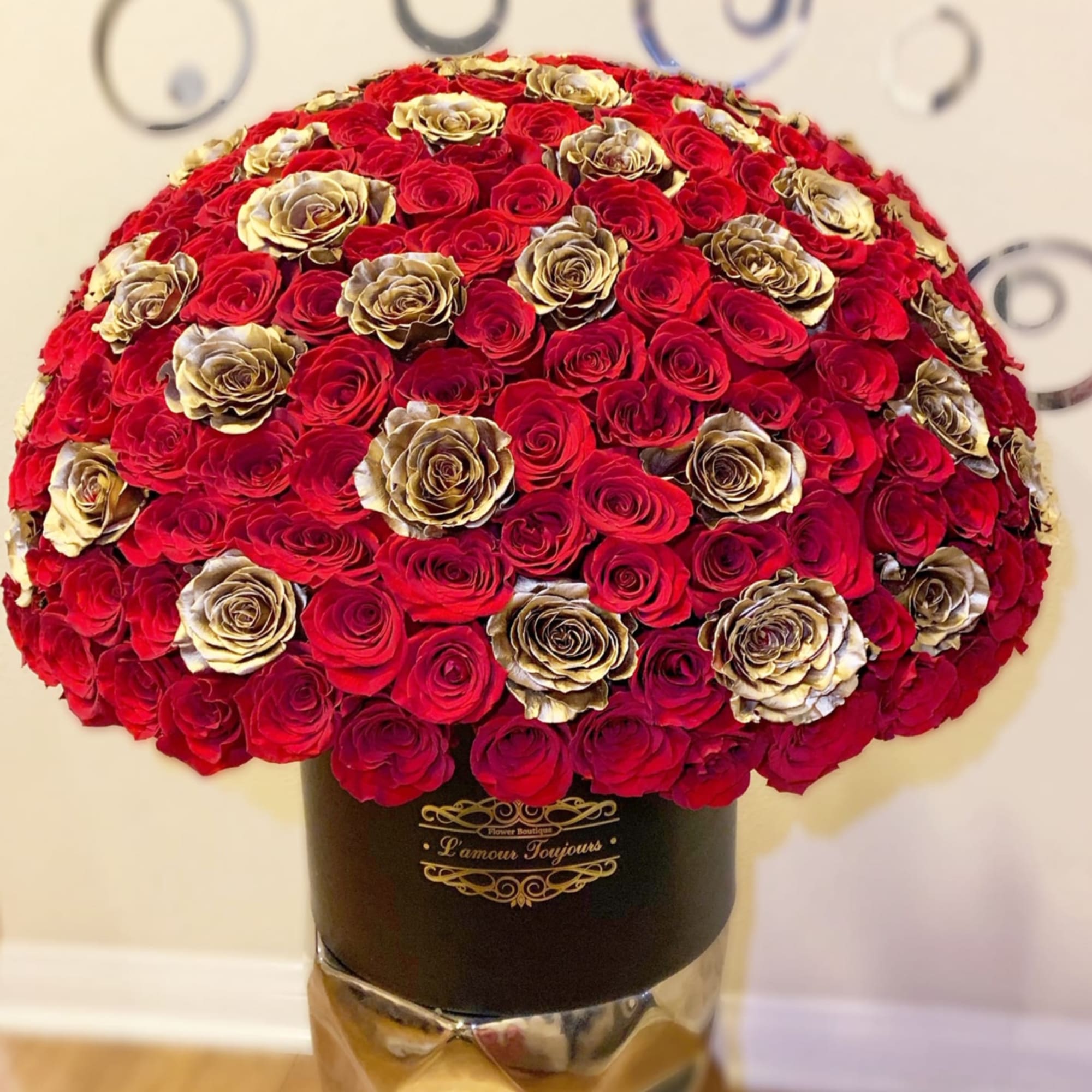 Chic Signature Box - Calabasas Same Day Flower Delivery