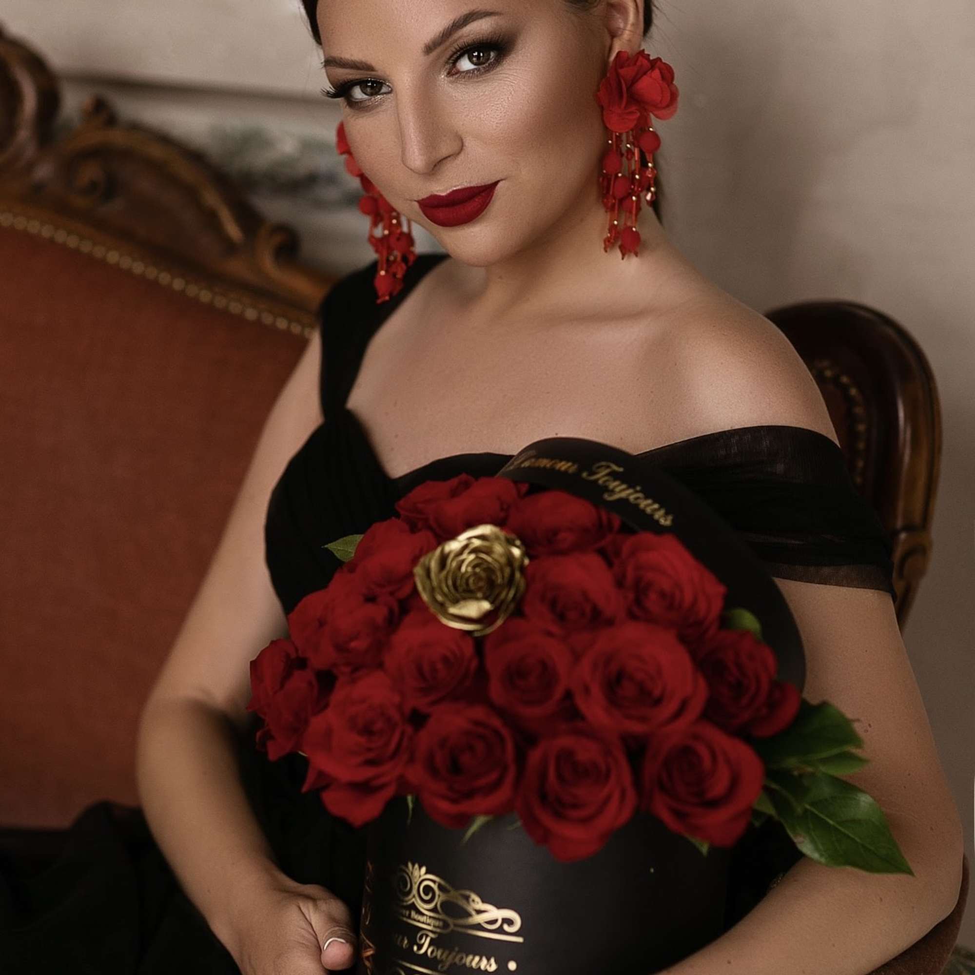 25 Red Roses Signature Box