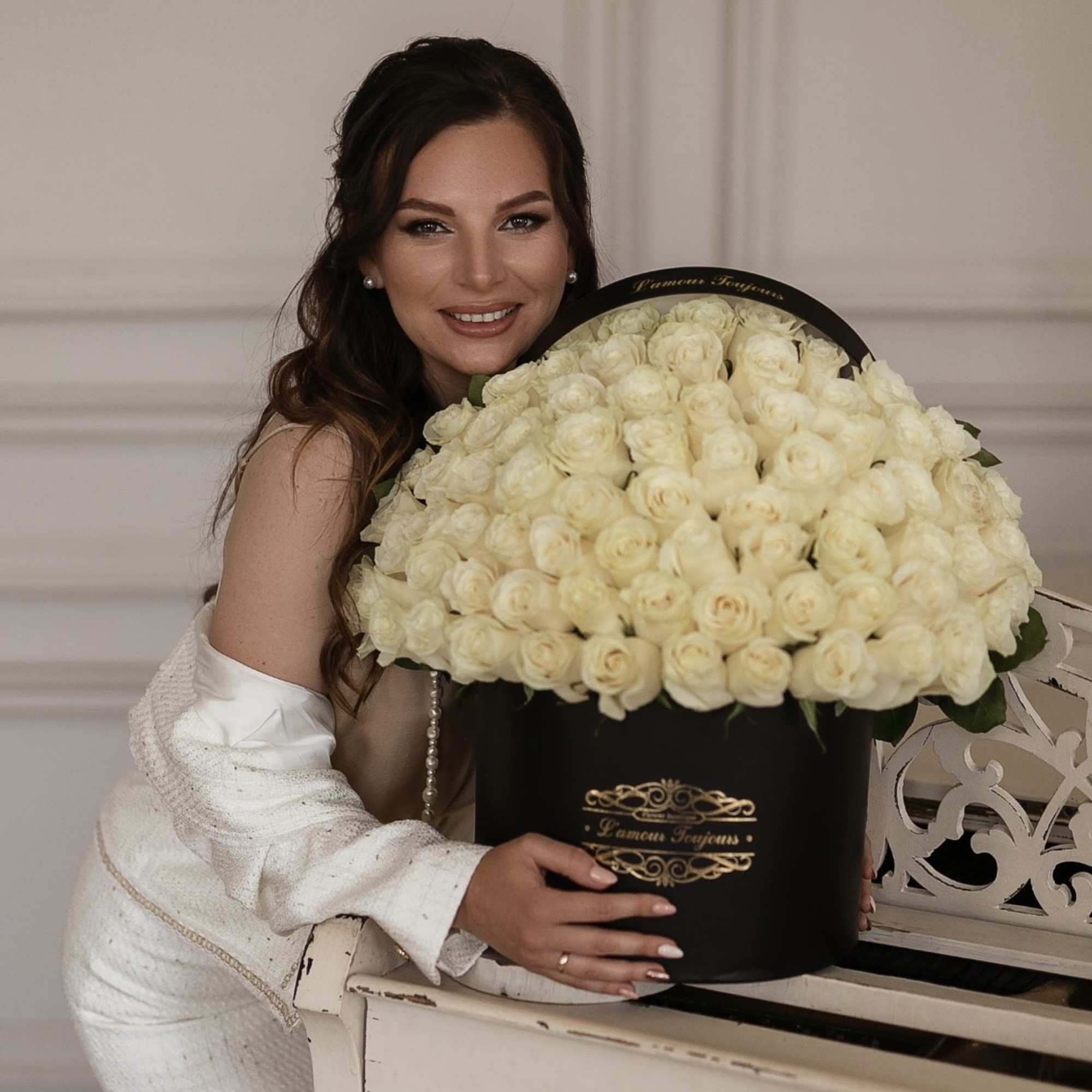 75 White Roses Signature Box