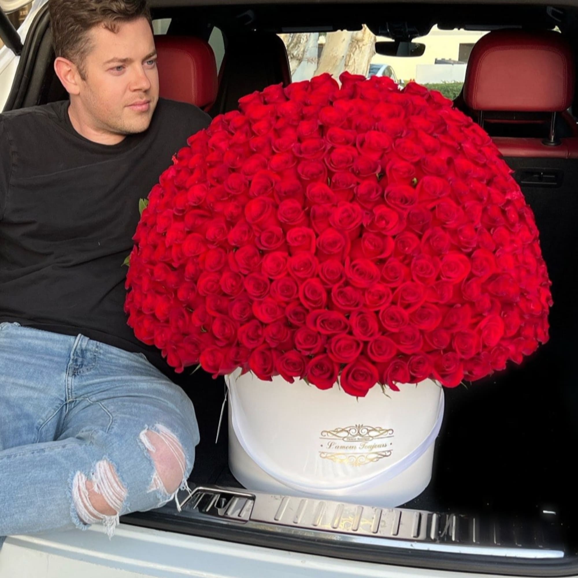 200 Red Roses Signature Box