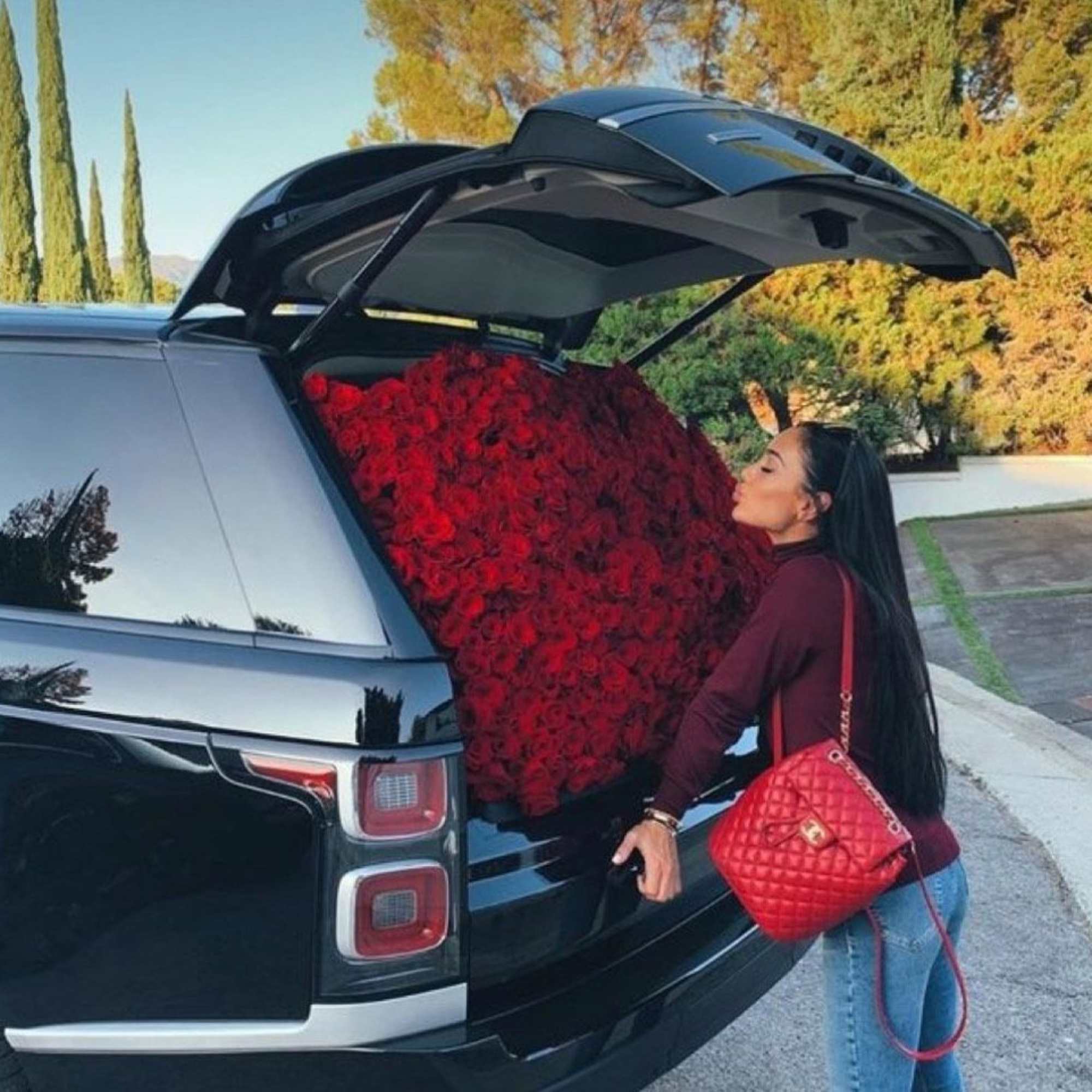 L'amour Car full of roses (car is not included)