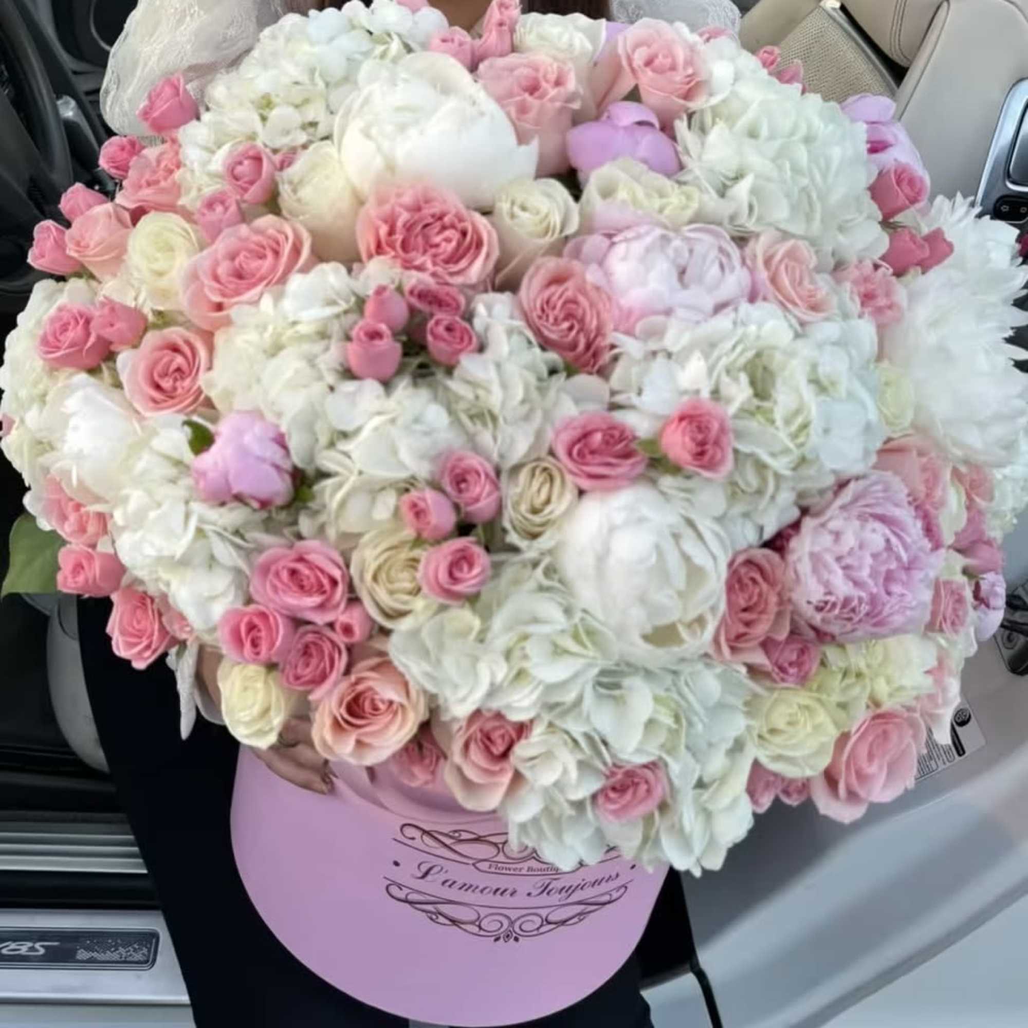 Grand peonies mix signature box
